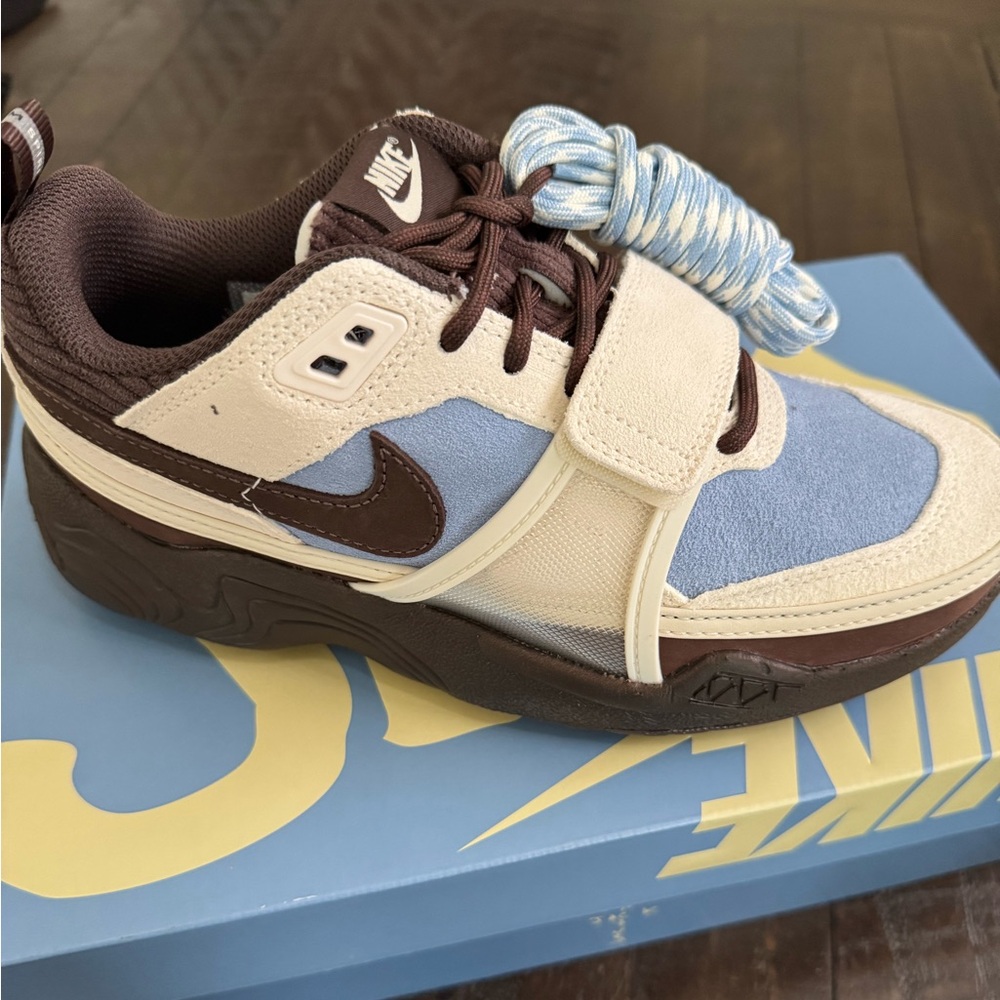 Size 5M/6.5W- Nike Travis Scott x Zoom Field Jaxx Leche Blue
